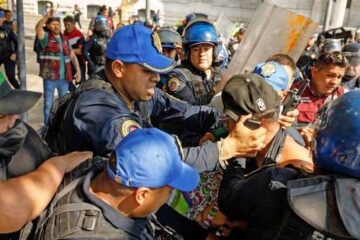 Detenidos y lesionados por disputa por alameda en el centro histórico.