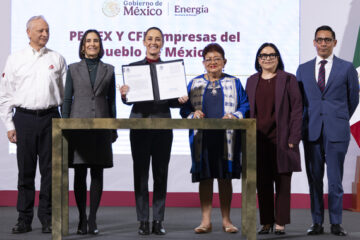 Sheinbaum firma leyes secundarias que revierten la reforma energética de 2013; CFE Y PEMEX se establecen como empresas públicas del estado al 100%.