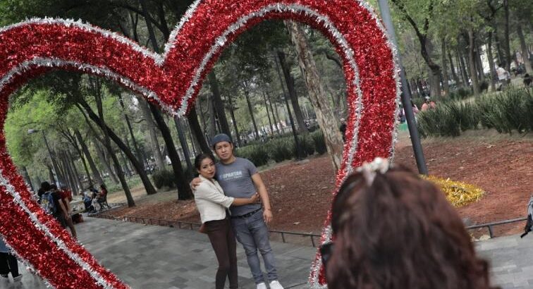 Más de 2 mil millones de pesos es la derrama económica que espera SEDECO en CDMX para el Día del Amor y la Amistad.