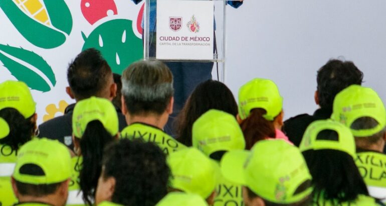 Arranca Brugada programa de auxilio escolar para secundarias y preparatorias de la CDMX.