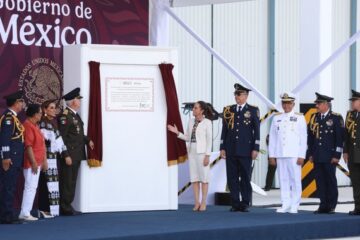 Sheinbaum inaugura la base aérea militar No.20 y conmemora 110 aniversario de la Fuerza Aérea Mexicana.