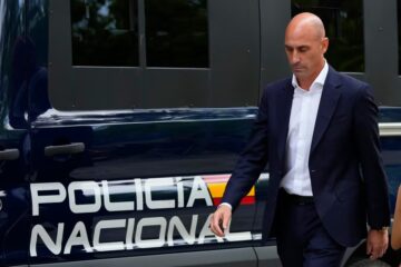 Luis Rubiales es declarado culpable por beso a Jenni Hermoso.