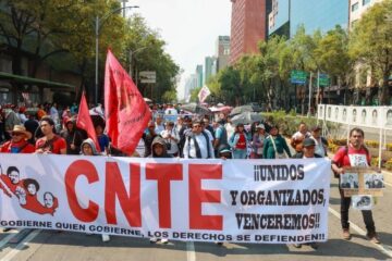 Miles de maestros en protesta contra la reforma al ISSSTE.