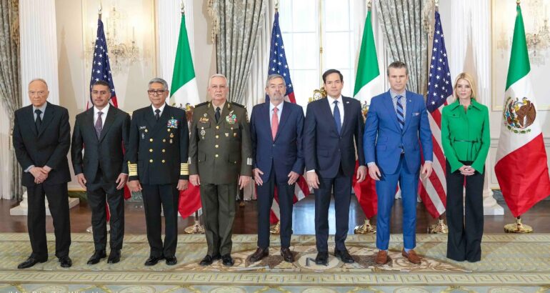 La delegación mexicana estuvo encabezada por el secretario de Relaciones Exteriores, Juan Ramón de la Fuente, y contó con la participación de los titulares de SSPC, Defensa, Marina y FGR. Foto SRE.