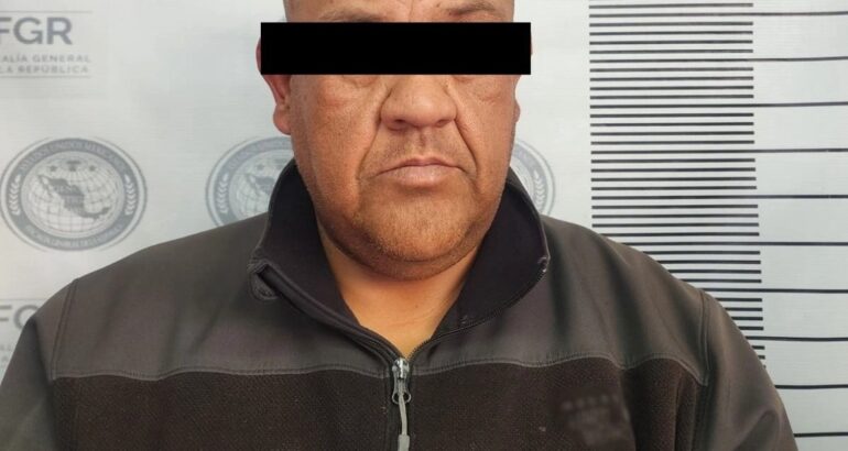 'El Kamala' fue detenido en la alcaldía Iztapalapa, en la CDMX. Es presunto responsable de delincuencia organizada y desaparición forzada. Imagen difundida por el gobierno federal.