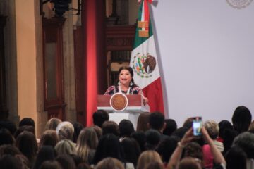 Brugada asegura construir una ciudad feminista y de cuidados durante la conferencia mundial de mujeres parlamentarias.