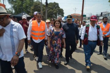 Recorre Brugada Campamento afectado por incendio y anuncia que los afectados tendrán vivienda
