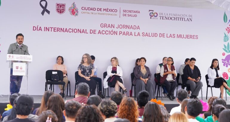 Anuncia Brugada y Zoé Robledo seis programas de atención tras encabezar jornada de salud para mujeres.