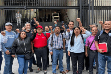 Ingresan a Secretaría de Gobernación representantes de la CNTE; instalan mesa de diálogo.