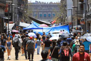 Bloquea CNTE oficinas de dependencias federales y medios de comunicación en la CDMX.
