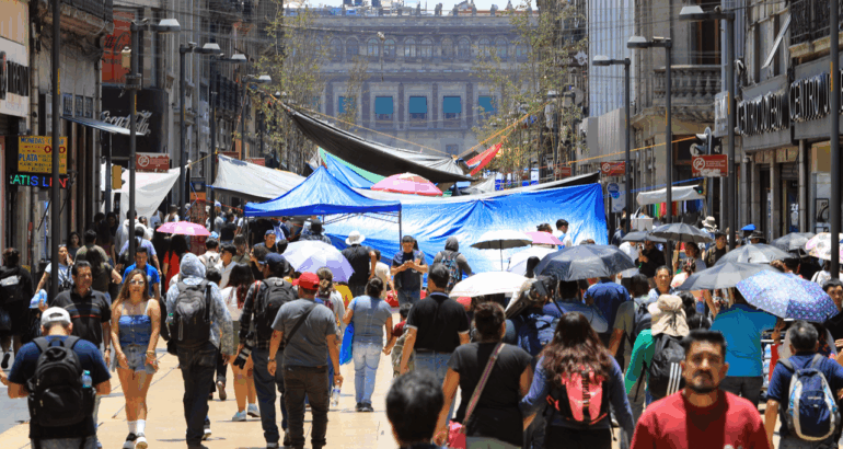 Plantón de la CNTE en el Zócalo de la Ciudad de México en el Día del Maestro.Eric Lugo