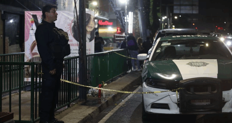 Aspectos del lugar donde fueron asesinados Ximena Guzmán y José Muñoz colaboradores de la jefa de gobierno Clara Brugada el 20 de mayo del 2025. Foto Yazmín Ortega Cortés