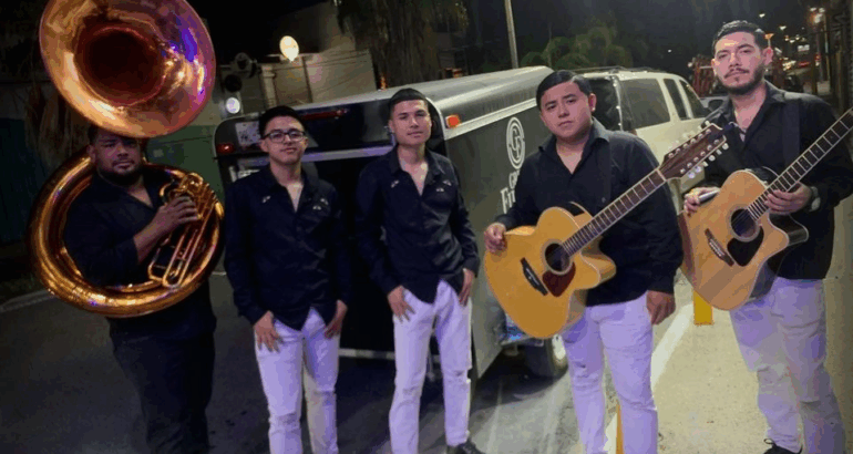 La agrupación originaria de Reynosa es reconocida en el ámbito local por presentarse en eventos y fiestas privadas. Foto 'tomada' red social Grupo Fugitivo.