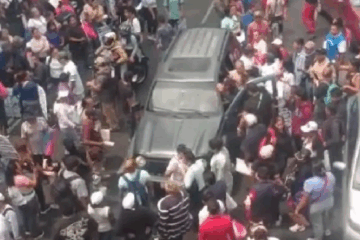 Intenta automovilista atropellar a manifestantes en San Antonio Abad en CDMX.