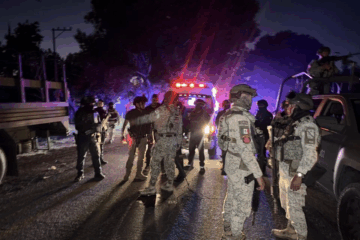 Detienen a exmilitares tras masacre a soldados en Michoacán.