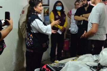 Atiende Brugada a familias damnificadas por las lluvias en Iztapalapa.
