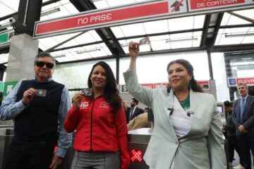 Brugada pone en servicio nuevas unidades eléctricas biarticuladas del Metrobús.