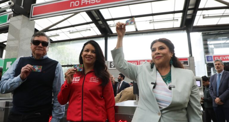 Brugada pone en servicio nuevas unidades eléctricas biarticuladas del Metrobús.