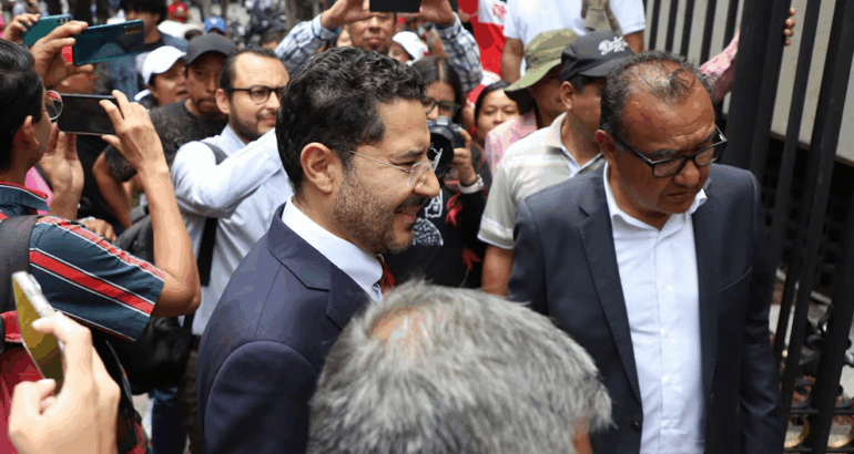 Martí Batres durante su arribo a la SEGOB, este lunes. (Cuartoscuro)