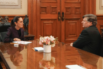 Se reúne Christopher Landau con Claudia Sheinbaum en Palacio Nacional.