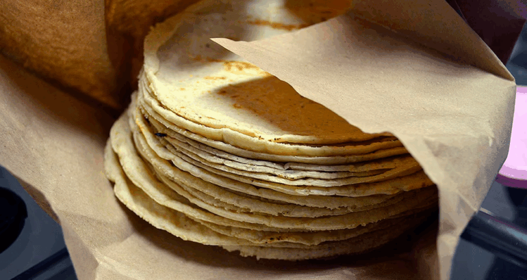 La tortilla es un alimento imprescindible en la dieta de la población mexicana. (Especial)