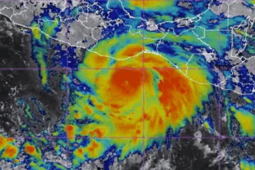 “Erick” se convierte en Huracán y amenaza la parte sur de México.