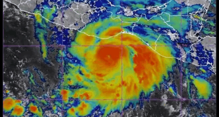 Huracán Erick alcanza categoría 2; prevén vientos devastadores e inundaciones en el sur de México. Foto: Captura de pantalla
