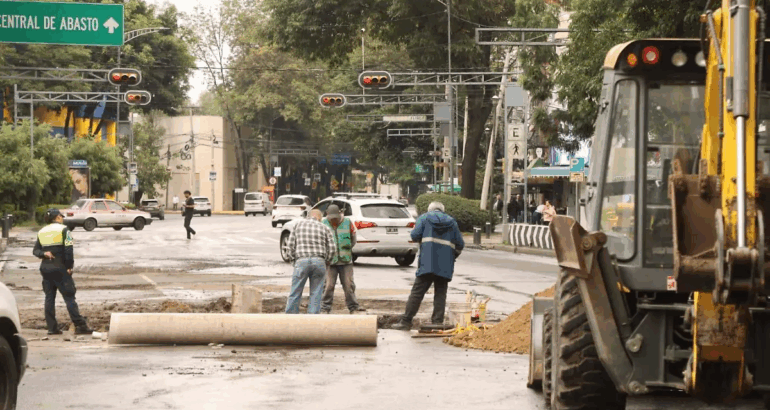 Debido a los trabajos, la circulación se mantiene cerrada. / Foto: Luis Barrera / La Prensa