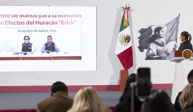Presidenta llama a habitantes de las costas de Guerrero y Oaxaca a seguir con cautela ante huracán Erick