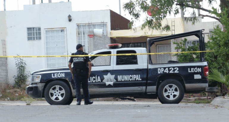 El asesino, identificado como Armando Bermúdez, se disparó en la cabeza tras la agresión y fue llevado a un hospital, donde falleció. Foto Cuartoscuro /Archivo