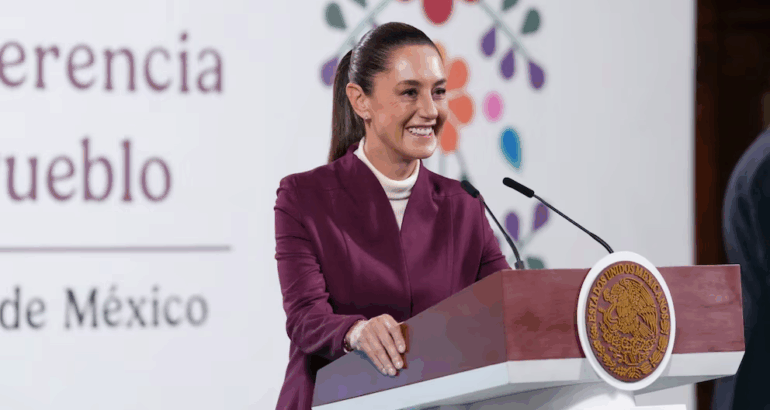 Sheinbaum fue recibida por los reporteros con Las Mañanitas. | Presidencia