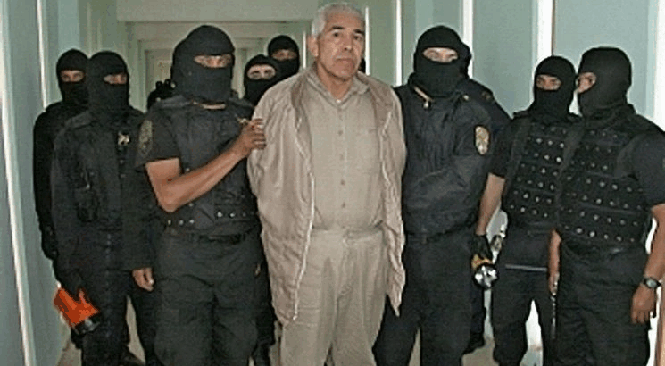 Rafael Caro Quintero enfrenta cargos que incluyen el delito de conspiración de asesinato por el secuestro, tortura y muerte del agente de la DEA Enrique 'Kiki' Camarena en 1985. Foto Ap / Archivo