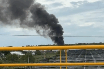 Se explota pipa y provoca incendio en campamento del tren Maya en Felipe Carrillo Puerto.