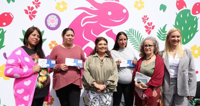 Clara Brugada compartió con mujeres embarazadas beneficiarias del programa social, que busca garantizar el bienestar materno-infantil en la CDMX.