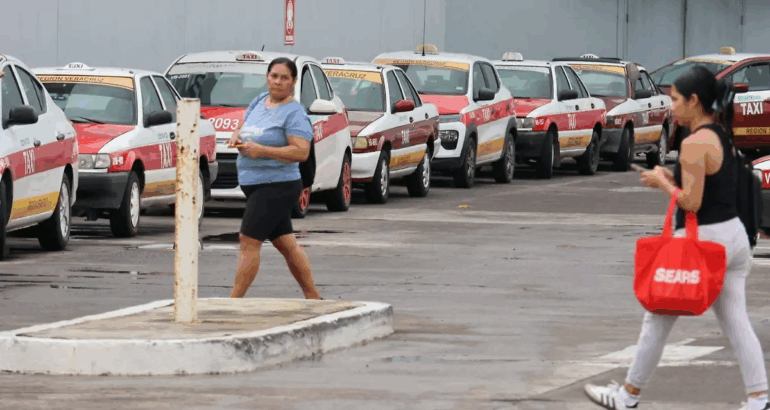 La protesta afectó a cientos de usuarios del transporte público que tuvieron que caminar largos tramos.
