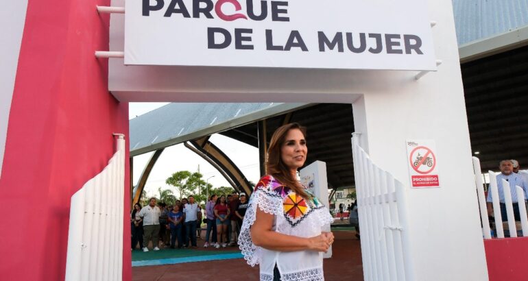 En el marco del Programa de Rescate de Espacios Públicos “Que brille Chetumal”, la gobernadora Mara Lezama Espinosa inauguró el Parque de la Mujer, en la colonia Miraflores de Chetumal, un espacio de esparcimiento comunitario que beneficiará directamente a 1,781 habitantes de la zona.