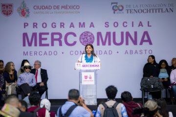 Clara Brugada entrega primeros vales Mercomuna; beneficiará a 335 mil familias en CDMX.