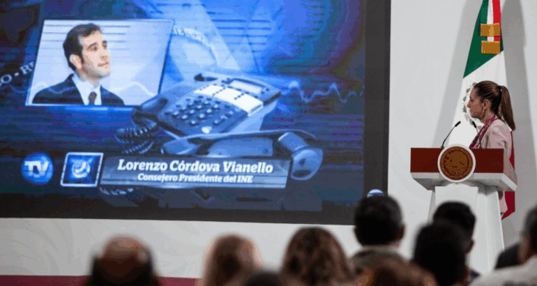 Desde Palacio Nacional, Sheinbaum no dejó pasar la oportunidad de revivir el audio que generó toda esta polémica: “Nadie lo negó”, afirmó ante los medios.