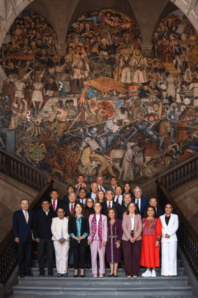 El gobernador Joaquín Díaz Mena durante la reunión con la presidenta Claudia Sheinbaum en Palacio Nacional, donde revisaron avances del modelo IMSS-Bienestar.
