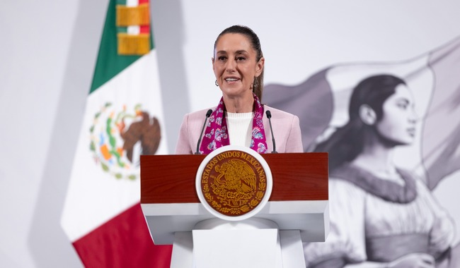 La presidenta Claudia Sheinbaum Pardo durante la conferencia matutina, donde anunció la inversión de 12 mil 250 millones de pesos en la industria farmacéutica como parte del Plan México, que impulsa la producción, investigación y generación de empleos en el país.