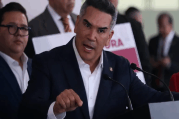 Alito Moreno presenta denuncia contra Nicolás Maduro.