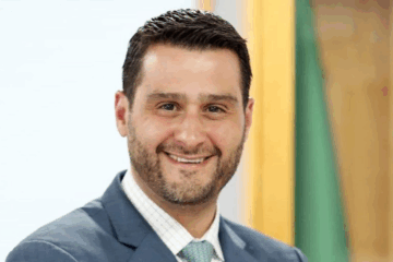 FGR destituye a su contralor Arturo Serrano por presuntos actos de corrupción.