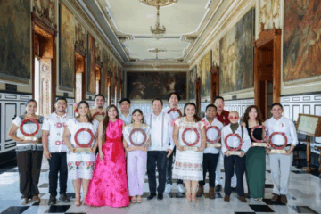 Joaquín Díaz Mena y Claudia Sheinbaum reconocen talento de la juventud yucateca.