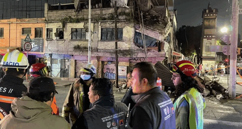 El segundo nivel de una vivienda colapsó en la Colonia Industrial, Alcaldía Gustavo A. Madero.