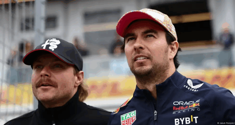 Valteri Bottas (izq.) será compañero de "Checo" Pérez en Cadillac. La foto muestra a ambos pilotos en el Gran Premio de Canadá (2023) cuando Bottas corría con Alfa Romeo, y Pérez para Red Bull.