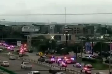 Tiroteo en oficinas de ICE en Dallas deja dos muertos y un herido.