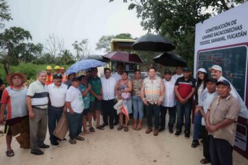 Gobernador Joaquín Díaz Mena inaugura camino sacacosechas en apoyo al campo yucateco. 