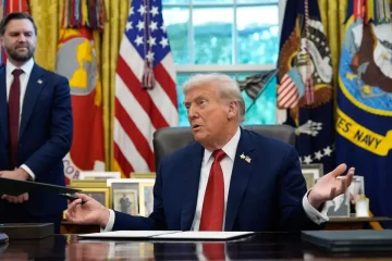 Trump impone aranceles de hasta 100% a productos farmacéuticos y bienes importados desde el 1 de octubre. 