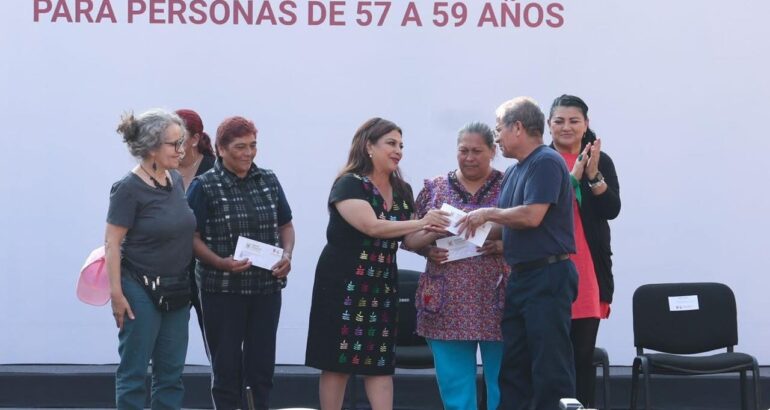La Jefa de Gobierno de la Ciudad de México, Clara Brugada Molina, encabezó la entrega de 8 mil nuevos apoyos del programa Ingreso Ciudadano Universal para mujeres y hombres de 57 a 59 años de edad, con lo que se refrenda el avance de los programas sociales en la capital del país.