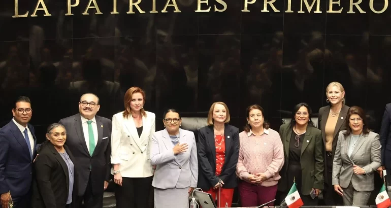 La secretaria de Gobernación, Rosa Icela Rodríguez, comparece ante el pleno del Senado, en la Ciudad de México, el 30 de septiembre de 2025. Foto Luis Castillo